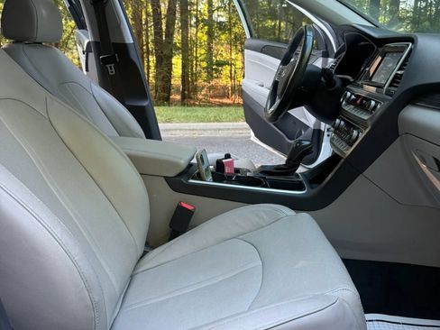 Used 2018 Hyundai Sonata Limited FWD image 12