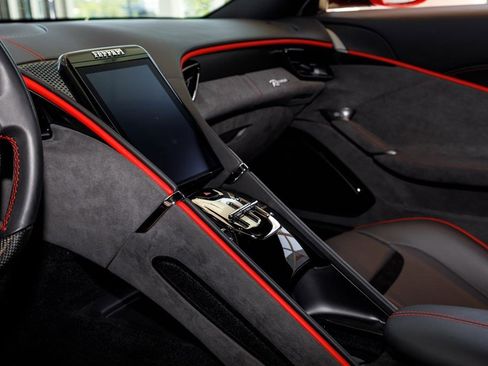 Used 2022 Ferrari Roma RWD image 30