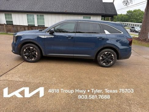 Certified 2024 Kia Sorento S FWD image 7