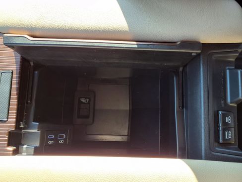 Used 2024 Toyota Sienna XLE image 13