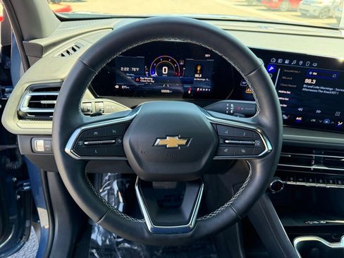 Used 2024 Chevrolet Traverse LT w/ Trailering Package FWD image 24