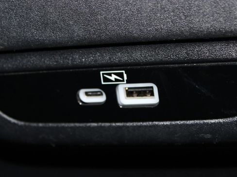 Used 2022 Chrysler Pacifica Limited FWD image 36