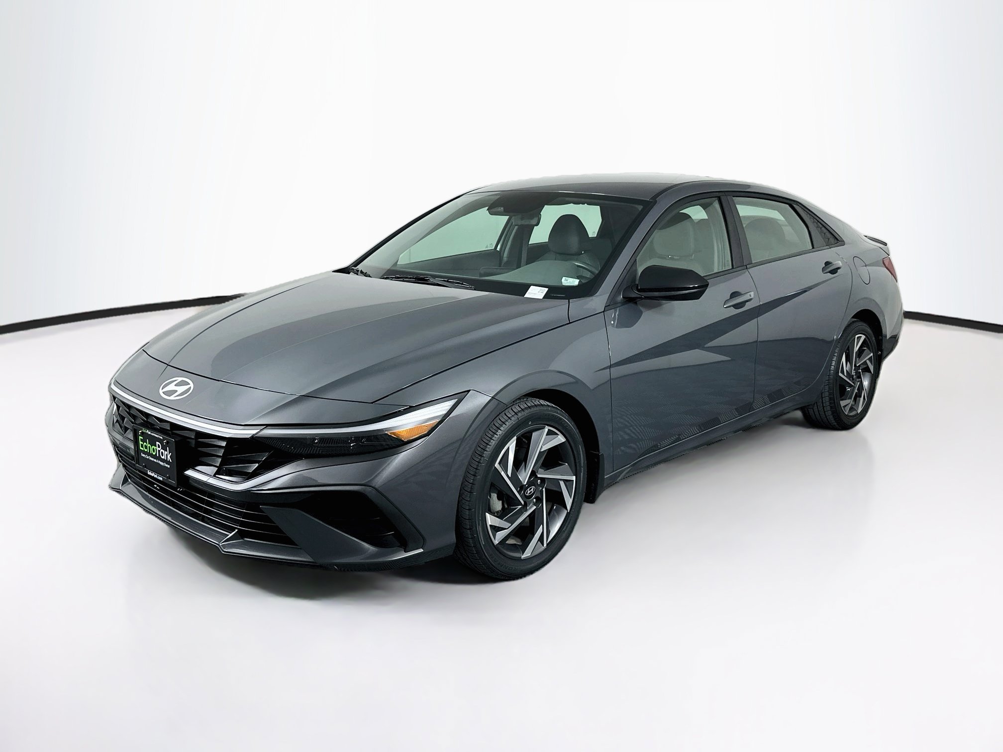 Used 2025 Hyundai Elantra Sport FWD image 3
