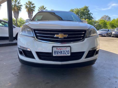 Used 2017 Chevrolet Traverse LT FWD image 4