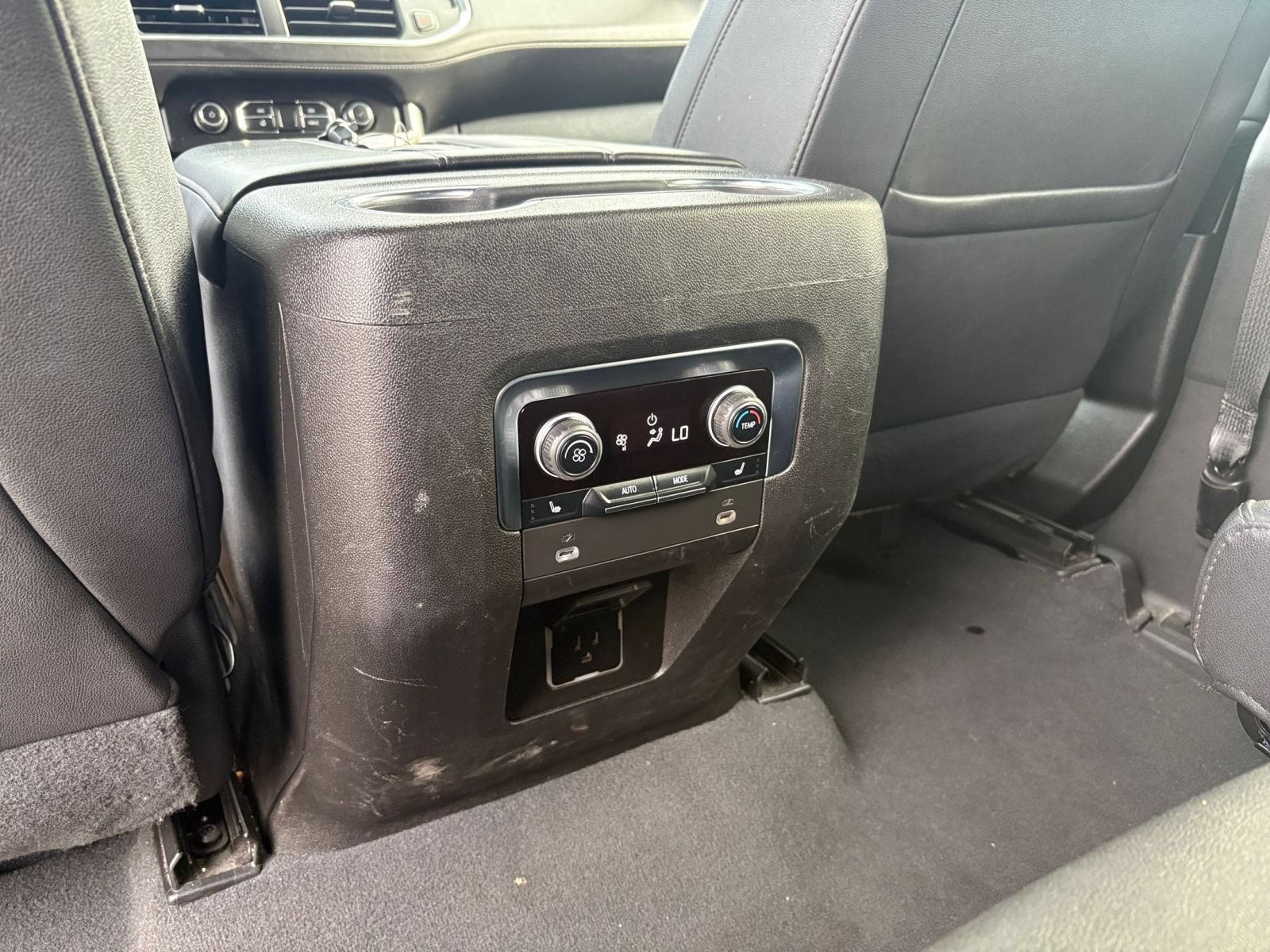 Used 2023 Chevrolet Tahoe LT w/ Luxury Package RWD image 25