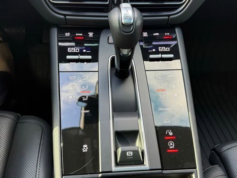 Used 2023 Porsche Macan image 44