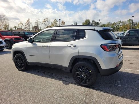 New 2026 Jeep Compass Latitude image 9