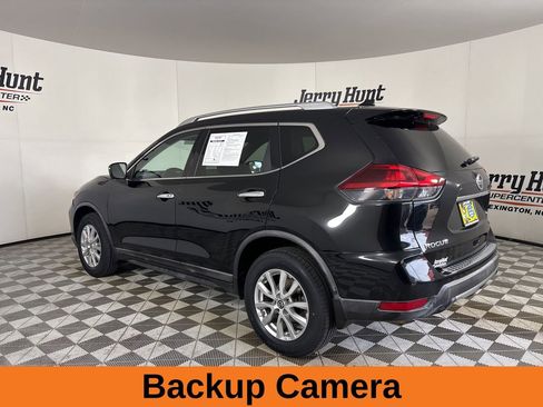 Used 2018 Nissan Rogue SV w/ Premium Package image 8