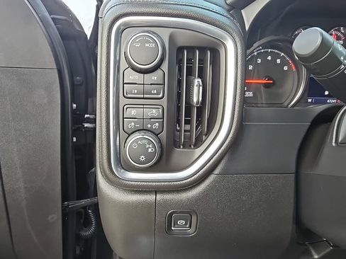 Used 2021 Chevrolet Silverado 1500 RST image 19