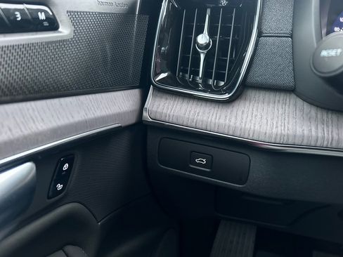 Used 2026 Volvo XC90 B6 Ultra w/ Lounge Package image 24