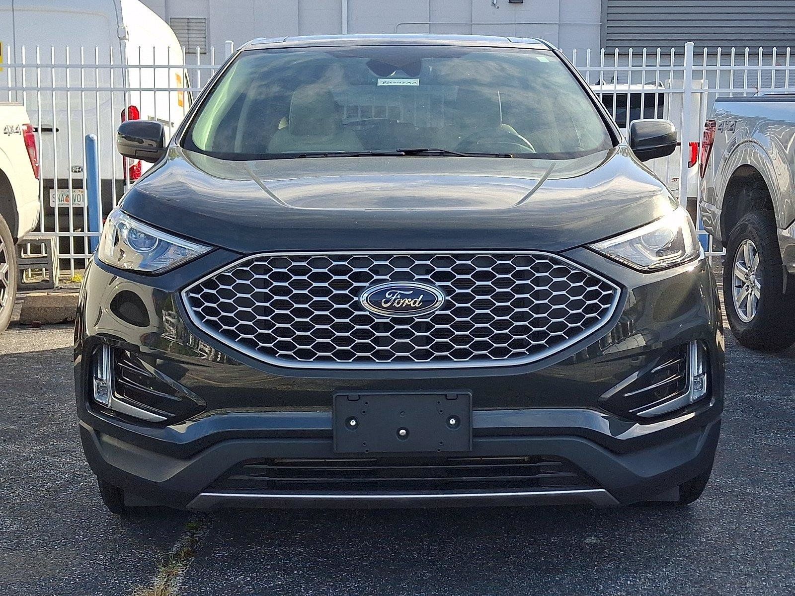 Used 2024 Ford Edge SEL w/ Convenience Package AWD/4WD image 2