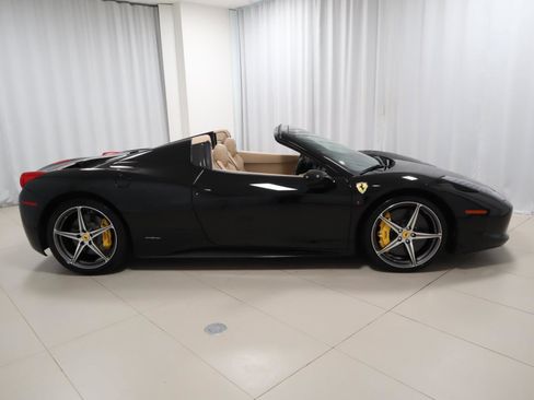 Used 2015 Ferrari 458 Spider image 8