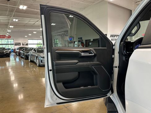 Used 2024 Chevrolet Silverado 1500 LT Trail Boss w/ Protection Package AWD/4WD image 11