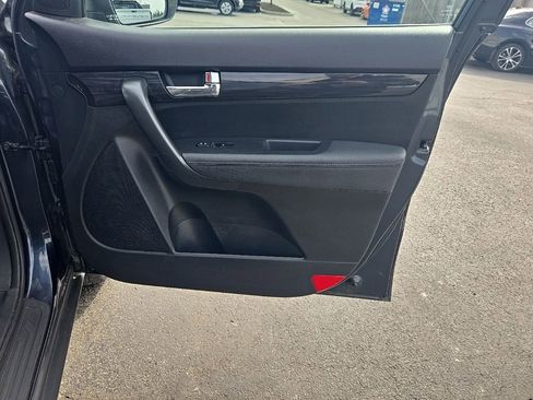 Used 2012 Kia Sorento LX image 28