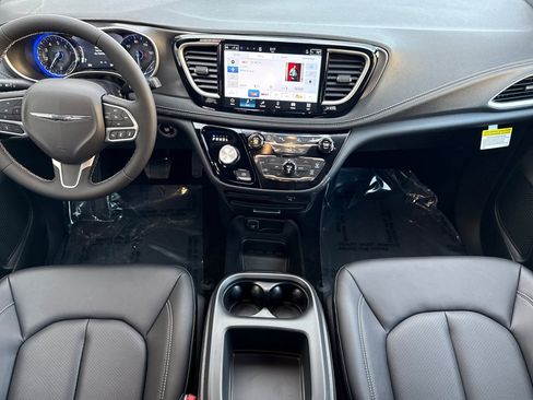 New 2026 Chrysler Pacifica Select AWD/4WD image 9