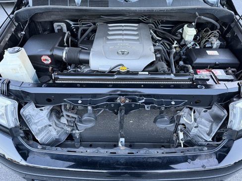 Used 2010 Toyota Tundra 4x4 CrewMax image 31