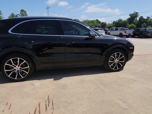 Used 2022 Porsche Cayenne AWD/4WD image 9