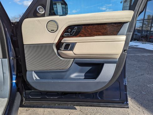 Used 2020 Land Rover Range Rover HSE image 30