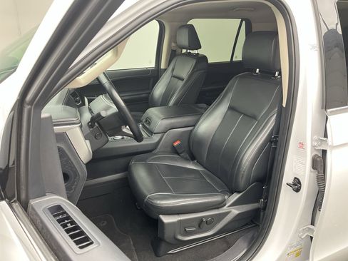 Used 2024 Ford Expedition XLT image 11