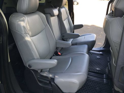 Used 2022 Toyota Sienna XLE FWD image 29