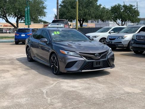 Used 2020 Toyota Camry XSE w/ Navigation Package FWD image 3