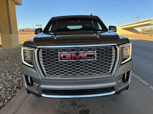 Used 2023 GMC Yukon XL Denali image 8