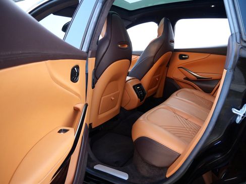 Used 2021 Aston Martin DBX image 15