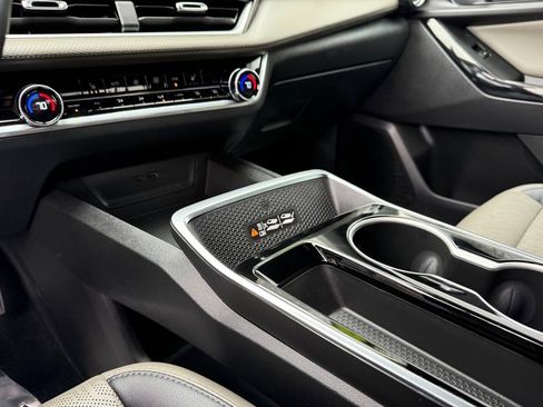 Used 2025 Chevrolet Equinox LT w/ Convenience Package II image 24