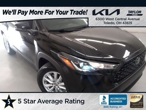 Used 2023 Toyota Corolla Cross LE w/ Moonroof Package AWD/4WD image 1