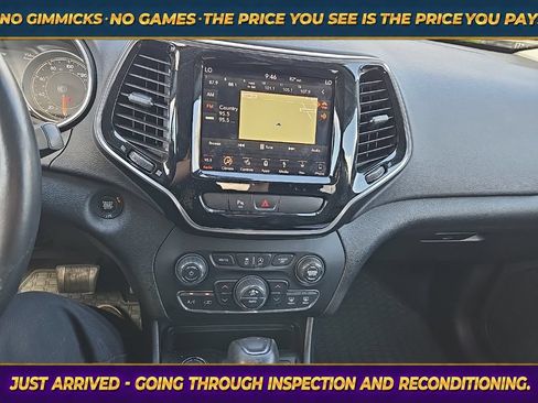 Used 2019 Jeep Cherokee Limited AWD/4WD image 19