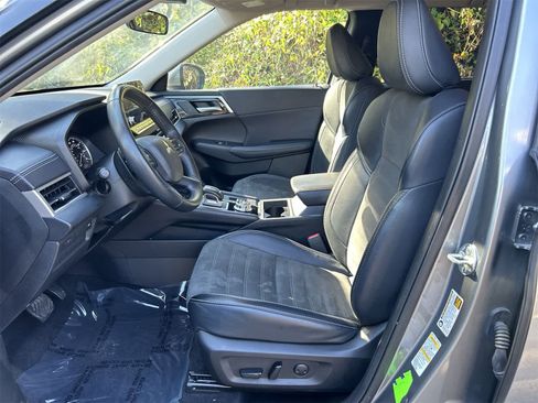 Used 2024 Mitsubishi Outlander SE image 11
