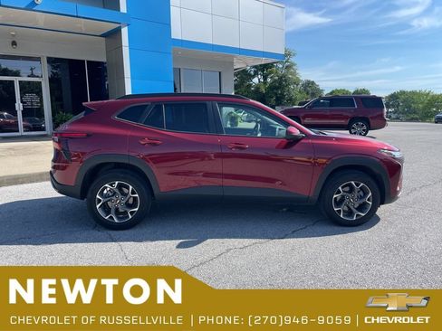 Used 2024 Chevrolet Trax LT FWD image 16