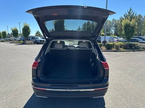 Used 2018 Volkswagen Tiguan SEL AWD/4WD image 12