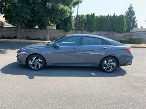 Used 2024 Hyundai Elantra SEL w/ Convenience Package FWD image 2