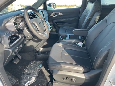 New 2026 Chrysler Pacifica Select image 19