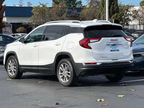 Used 2024 GMC Terrain SLT image 5