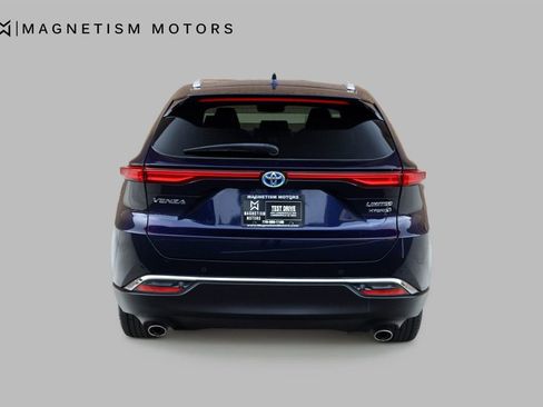 Used 2022 Toyota Venza Limited image 3