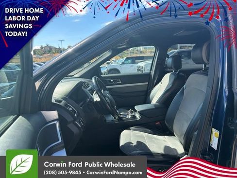 Used 2017 Ford Explorer XLT w/ Equipment Group 202A AWD/4WD image 11