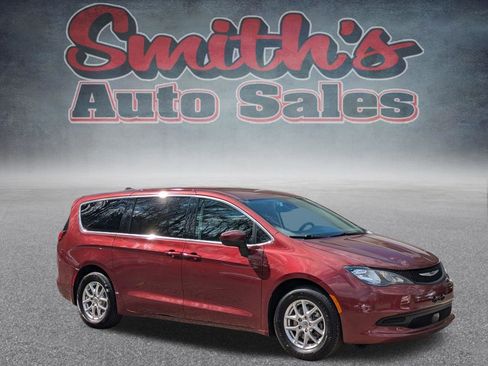 Used 2023 Chrysler Voyager LX FWD image 1