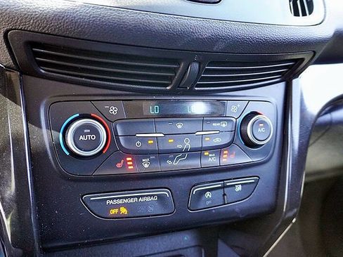 Used 2018 Ford Escape SE w/ SE Sport Appearance Package FWD image 27