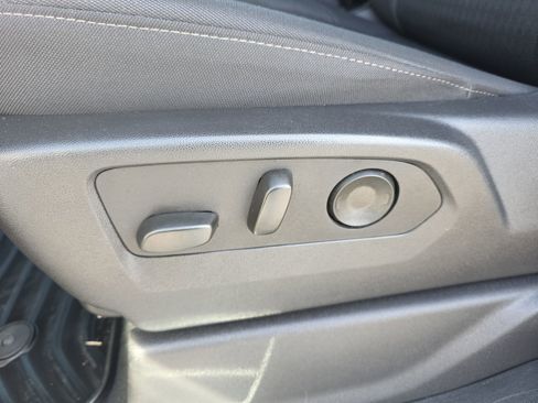 Used 2025 Chevrolet Silverado 2500 LT w/ Convenience Package image 19