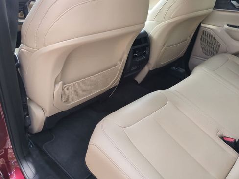 Used 2025 Jeep Grand Cherokee Limited RWD image 19