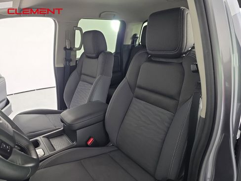 Used 2023 Nissan Frontier SV w/ SV Convenience Package image 23