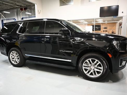 Used 2022 GMC Yukon SLT w/ SLT Premium Package image 4