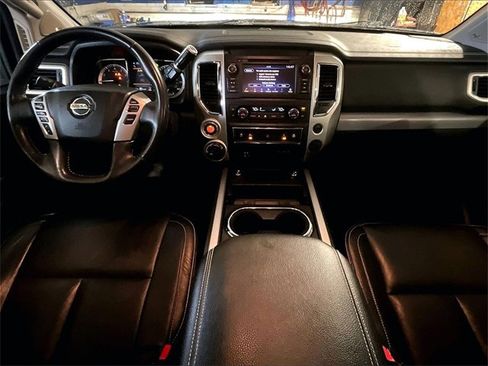 Used 2019 Nissan Titan PRO-4X w/ Pro-4x Convenience Package image 16