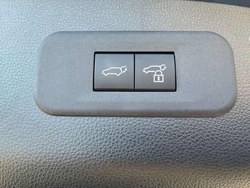 Used 2025 Toyota Crown Signia w/ Advanced Technology Package image 14