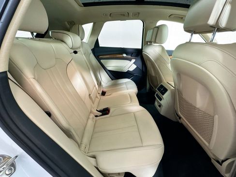 Used 2022 Audi Q5 e Premium Plus w/ Premium Plus Package image 26