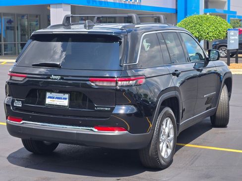 Used 2023 Jeep Grand Cherokee Limited w/ Trailer Tow Prep Group (B) AWD/4WD image 12
