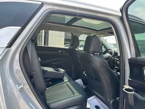 Used 2025 Kia Sorento S w/ Panoramic Sunroof Package FWD image 17