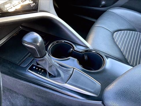 Used 2020 Toyota Camry SE image 15